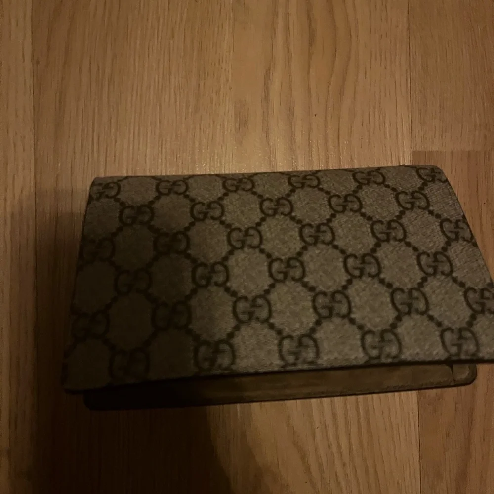 Gucci Beige Monogram Clutch with Snake Detail - Picture 4 of 6